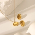 Parure collier et boucles d'oreilles ovales dorés polis sur présentoir élégant - Yysu024065 (yyn023428 Yye023731)