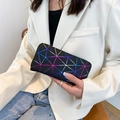 Portafoglio lungo da donna con motivo geometrico a triangoli laser colorati su nero opaco - Nero