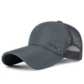 Casquette de sport gris foncé avec filet respirant et lettrage SPORT sur le côté - Gris / Réglable