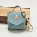 Mini portachiavi a borsa in pelle PU azzurra con motivo a onde e gancio dorato - Blu