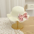 Détail d'un chapeau de paille enfant avec grand nœud floral rose et bordure dentelée - S (Enfants 52cm 1-6 ans) / Chapeau Blanc Cassé