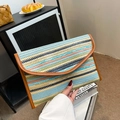 Gekleurde gestreepte strooien envelop clutch tas met bruine kunstlederen bies en klep - Blauw