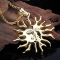 Pendentif visage de soleil vintage en acier titane doré avec chaîne torsadée - Style de Visage de Soleil d'or (KP36496-D)