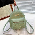 Petit sac à dos punk vert clair avec rivets et strass dans un style très tendance - Vert