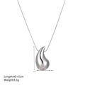 Pendente a goccia d'argento 31x18mm con catena a serpente su sfondo bianco neutro - Collana a Goccia d'Acqua Verticale (F204) / Argento