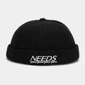 Schwarze Miki-Mütze für Herren und Damen mit weißer NEEDS-Stickerei im Street-Style - Verstellbar / Schwarz