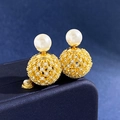 Elegantes pendientes de doble perla dorada con esferas caladas de diamantes de imitación - Dorado