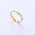 Elegante roségouden titaniumstalen ring met witte schelpinleg en fonkelende strass - US 5 / Goud