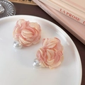Roze chiffon stoffen bloemenoorbellen met witte parels in een Koreaanse stijl ontwerp - Roze