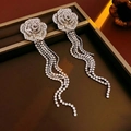 Orecchini a fiore argento con nappe lunghe e strass brillanti per donna - Orecchini pendenti con nappine rosa argento