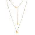 Détail du collier en chaîne dorée avec perles bleues, pendentif cœur et fermoir homard - Perles Bleu Mer