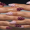 Faux ongles amande courts avec pois rouges et finition brillante bordeaux - Style Amande à Pois Rouge Vin Rose (JP4004)