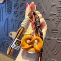 Portachiavi a forma di pretzel con corda intrecciata bicolore e ciondolo carino - Pretzel-Nodo