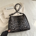 Grande borsa shopping con stampa leopardata e tracolla annodata per il lavoro - Marrone