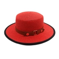 Detailansicht roter Strohhut mit braunem Lederband und schwarzer Kante am Rand - M (56-58cm) / Rot