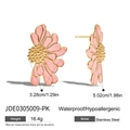 Rosafarbene Emaille-Blumenohrringe aus vergoldetem Edelstahl mit Maßen und Gewichtangaben - Rosa Gänseblümchen Ohrstecker