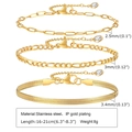 Details van vergulde roestvrijstalen armbanden met paperclip-, figaro- en slangenketting - Goud