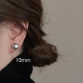 Minimalist 10mm dark grey pearl stud earrings for women with a vintage French style - Grey-10mm