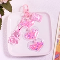 Dettaglio portachiavi a forma di orso in acrilico rosa con stelle glitterate e ciondolo cuore - Rosa (yc5293-4)