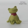 Miniature resin frog figurine with red scarf, staring upward, size 3.5x4cm, 50g weight - Frog