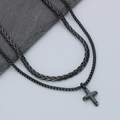 Dettaglio di una collana a catena cubana nera a strati con ciondolo a croce su pietra - Nero