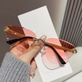 Occhiali da sole senza montatura con lenti rosa sfumate e dettagli leopardo dorati - Montatura Oro Rosa Sfumato