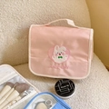 Süße rosa Kosmetiktasche mit Hasen-Stickerei und Nice Day Tragegriff-Design - Rosa Hase