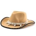 Detalle de sombrero vaquero de fieltro caqui con adornos de conchas y banda de cuerda tejida - M(56-58cm) / Camello Cosido