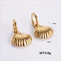 Elegant 19mm gold shell earrings in stainless steel with a textured fan-shaped finish - Amleh046