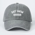 Casquette de baseball gris foncé délavé avec imprimé blanc SHIT SHOW SUPERVISOR devant - Gris