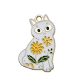 Ciondolo a forma di gatto in smalto bianco con fiori gialli e foglie verdi su sfondo - Gatto Floreale Bianco (18093) / 1 Pezzo (18x28mm) / Bianco