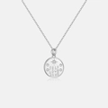 Silberne Halskette mit rundem Medaillon, Sternenmuster und Self Love Club Gravur - Platin