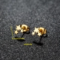 Minimalist gold star stud earrings with three-star geometric design, size 0.7cm - Star / Gold