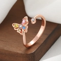 Verstellbarer Ring in Roségold mit Schmetterlingsdesign und bunten Zirkonia - Roségold