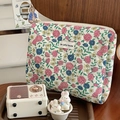 Quilted floral makeup bag with vintage flower patterns and soft cotton padding - Retro Flower Vine