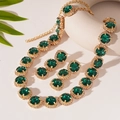 Detail of luxury emerald green halo necklace and earrings set in golden finish - 2-Piece Set (Necklace + Stud Earrings) / Green Square Style