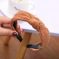 Cerchietto annodato in velluto a coste caramello con design a croce larga minimalista - Velluto a coste caramello annodato
