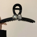 Detalle de pinza para el pelo negra geométrica con perla gris y cristal transparente - Pinza de Pelo Color Champaña con Diamantes e Imitación de Perla / Champán