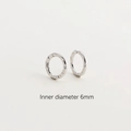 Handgemaakte gehamerde S925 sterling zilveren huggie oorbellen met 6mm binnendiameter - Gehamerde Binnendiameter 6mm Oorring / 6mm / Witgoud
