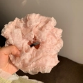 Coletero de gasa rosa con volantes suaves para peinados de coleta muy elegantes - Coletero de Gasa Hinchada Rosa