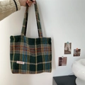 Bolso tote retro de lana a cuadros verde oscuro con etiqueta de marca tejida - Hombro (Grande) / Cuadros Verdes