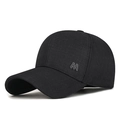 Klassische schwarze Business-Baseballkappe für Herren mit M-Metalllogo an der Seite - Verstellbar / Schwarz