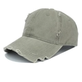 Casquette de baseball vintage vert olive en coton délavé avec bords usés et détails déchirés - Réglable / Gris clair