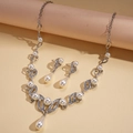 Elegante set di gioielli in due pezzi con foglie d'argento, perle e cristalli - Set Collana e Orecchini Argento (Set da due pezzi)