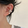 Franse stijl zilveren planeet oorklem met parel en zirkoon hanger voor dames - Oorbeen Clip - Zilver Enkel Stuk