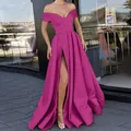 Elegantes rosenpinkes Satin-Abendkleid mit schulterfreiem Schnitt und hohem Schlitz - Magenta