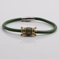 Bracciale in pelle verde scuro con ciondolo a corona dorata e chiusura magnetica - Verde Muschio