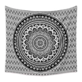 Vue détaillée de la tapisserie mandala noir et blanc avec motifs géométriques symétriques - 73X95CM / Noir Blanc Symétrique Mandala (ZJ111201)
