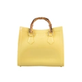 Bolso de mano de PVC amarillo con asa de bambú y diseño minimalista de verano - 27cm x 10.5cm x 23cm / Amarillo claro
