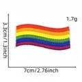 Detailweergave van de regenboog geborduurde patch met exacte afmetingen en gewicht - Golvende Regenboogvlag